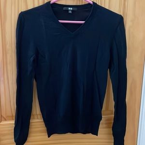Uniqlo merino wool v neck